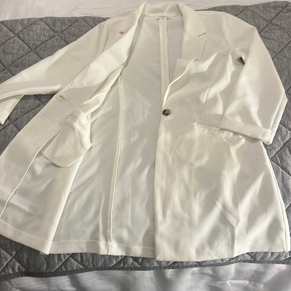 Carly Jean LA White Blazer size M